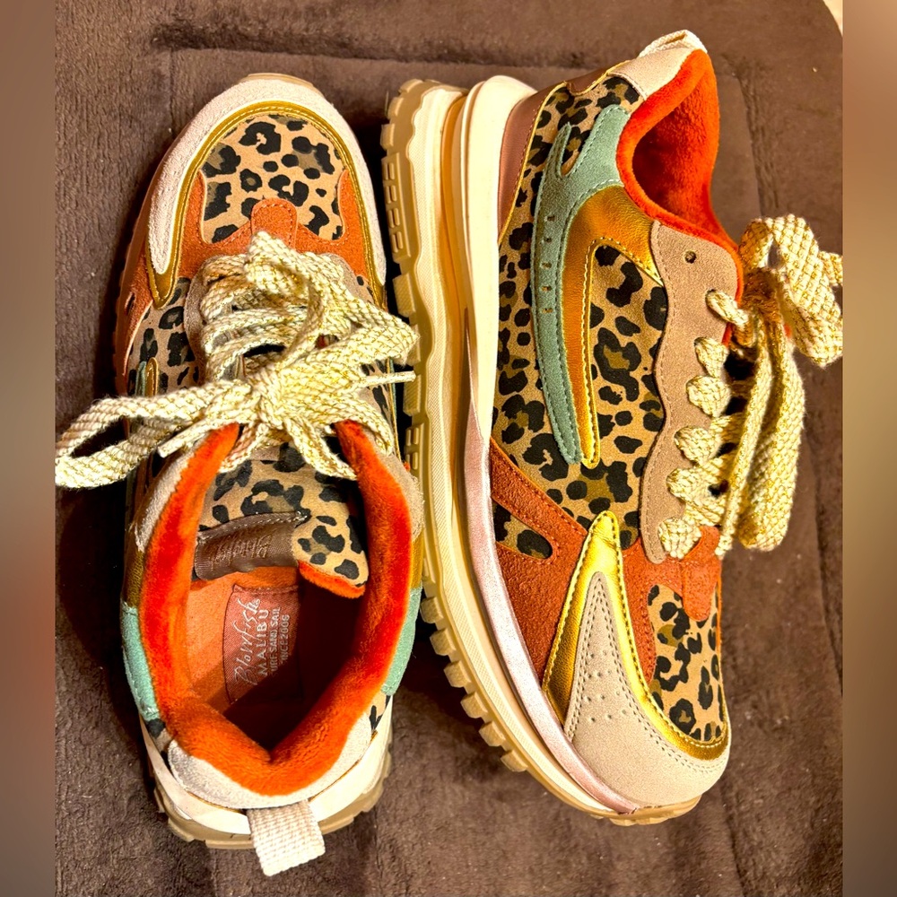 Leopard print size 8 fun workout shoes